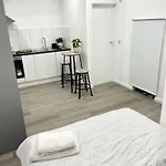 Charming 1-Bed Studio In London