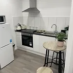 Charming 1-Bed Studio In London